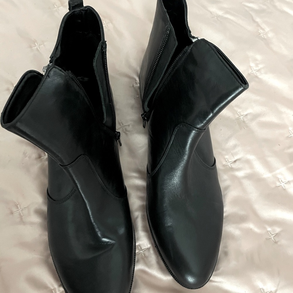 NWOT Black Marc Fischer Booties